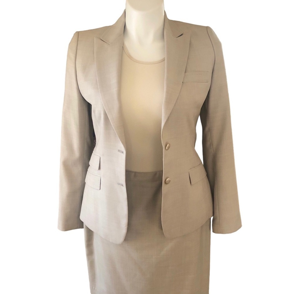 Shell Wool 2 piece suit by Elie Tahari, single breasted jacket with Skirt, Sz 10